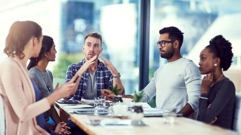 Carlos Eduardo Rosalba Padilha avalia se as sinergias operacionais e financeiras determinam o sucesso em M&A.