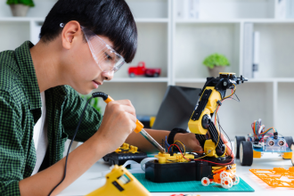 Descubra, com Sérgio Bento De Araújo, como iniciar uma equipe preparada para conquistar espaço na Olimpíada Brasileira de Robótica.
