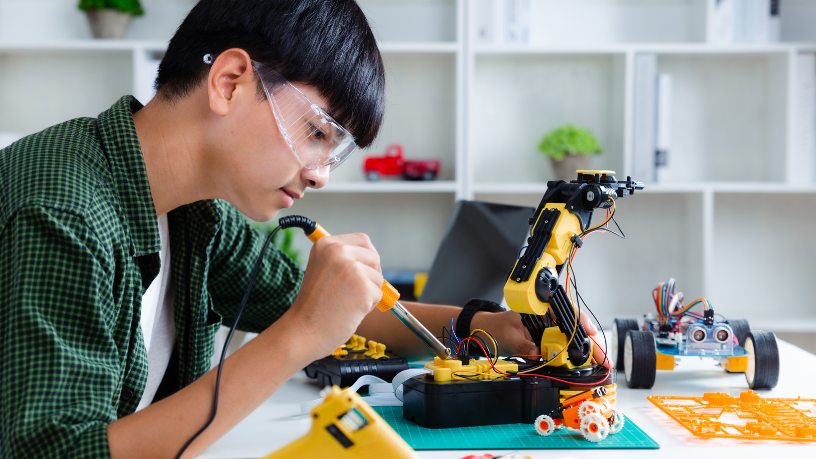 Descubra, com Sérgio Bento De Araújo, como iniciar uma equipe preparada para conquistar espaço na Olimpíada Brasileira de Robótica.