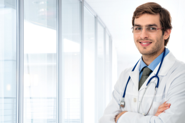 A abdominoplastia moderna exige atenção às indicações, limites e cuidados no planejamento cirúrgico, ressalta Dr. Haeckel Cabral.