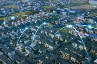 Matheus Vinicius Voigt analisa como cidades inteligentes integram energia renovável à infraestrutura urbana.