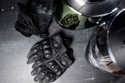 Cuidado sobre duas rodas: Márcio Velho da Silva destaca a importância do equipamento de segurança para motociclistas.