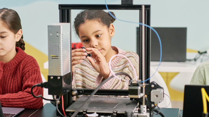 Robótica educacional em escolas públicas: Conheça os desafios reais e soluções escaláveis para ampliar o acesso à tecnologia. Conteúdo de Gustavo Adolfo Morceli Rodrigues.